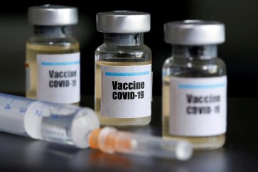 Les chercheurs iraniens poursuivent le développement de leur propre vaccin, qui passe actuellement des essais cliniques.