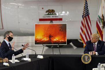 Donald Trump lors d'une visite en Californie, Etat en proie à des incendies historiques aggravés par la sécheresse.