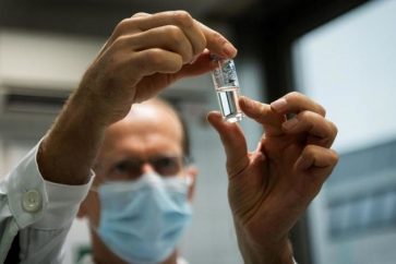 A laboratory assistant holds a tube with Russia's "Sputnik-V" vaccine against the coronavirus disease (COVID-19) at the National Institute of Pharmacy and Nutrition in Budapest, Hungary, November 19, 2020. Matyas Borsos/Hungarian Foreign Ministry/Handout via REUTERS  THIS IMAGE HAS BEEN SUPPLIED BY A THIRD PARTY. NO RESALES. NO ARCHIVES