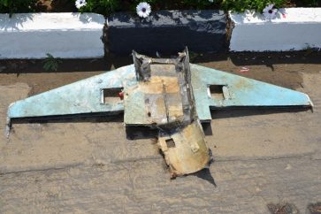 Le drone Qassef qui a fait partie des 4 drones qui ont bombardé l'aéroport d'Abha au sud de l'Arabie saoudite en riposte aux agressions saoudiennes contre le Yémen