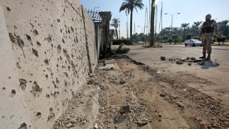 Au moins trois roquettes ont visé, lundi 22 février, l'ambassade des États-Unis à Bagdad