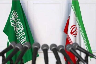 Drapeaux saoudien et iranien
