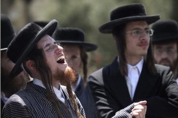 Un tiers des Grecs et des Polonais (36%) et 30% des Hongrois interrogés estiment que "les Juifs ne seront jamais capables de s'intégrer pleinement dans la société".