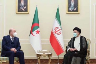 Le président iranien et le nouvel ambassadeur d'Algérie.