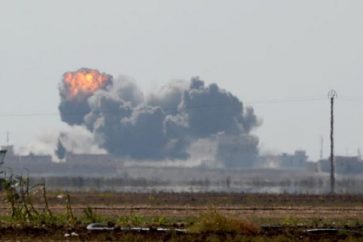 Images du bombardement américain à l'est de Deir Ezzor