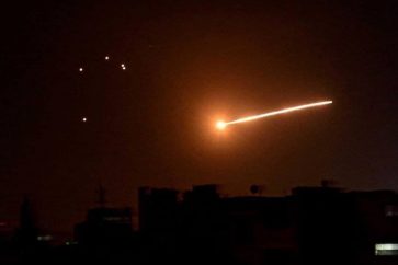 Des missiles anti-aériens en provenance de la Syrie ont conduit à l'activation de sirènes à Oum al-Fahm et en Cisjordanie.