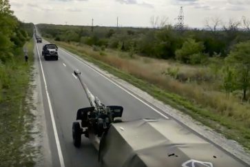 Des véhicules militaires russes se dirigent vers la région de Kharkov, selon des images diffusées par le ministère russe de la Défense le 9 septembre