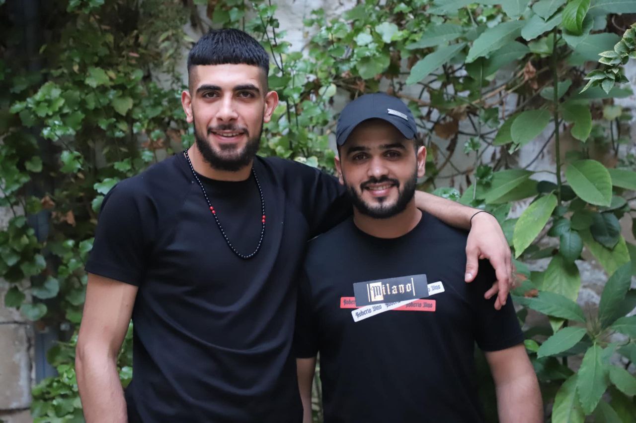 Le martyr Ibrahim Naboulsi en compagnie de Mos'ab Shtayeh