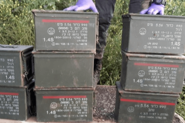 Plusieurs boîtes contenant des dizaines de milliers de balles de fusil ont été pillés de la base de Néguev.