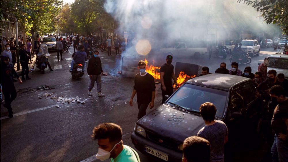 Iran: Des émeutiers se sont livrés à des attaques sauvages contre les gens et les forces de sécurité (illustration)