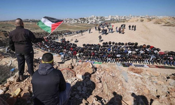 Des dizaines de Palestiniens, pour la plupart étouffés, lors d'affrontements avec les forces d'occupation israéliennes et les colons dans plusieurs zones de la Cisjordanie, le 20 janvier 2022.