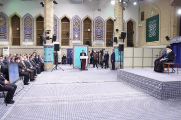 L'Ayatollah Sayed Ali Khamenei lors d'une rencontre avec des chefs d'entrprises, le 30 janvier 2023.