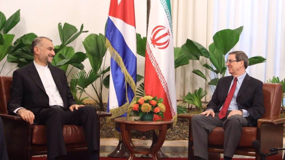 Le ministre iranien des Affaires étrangères Hossein Amir-Abdollahian (à gauche) rencontre son homologue cubain, Bruno Rodriguez Parrilla, dans la capitale cubaine, La Havane, le 5 février 2023.