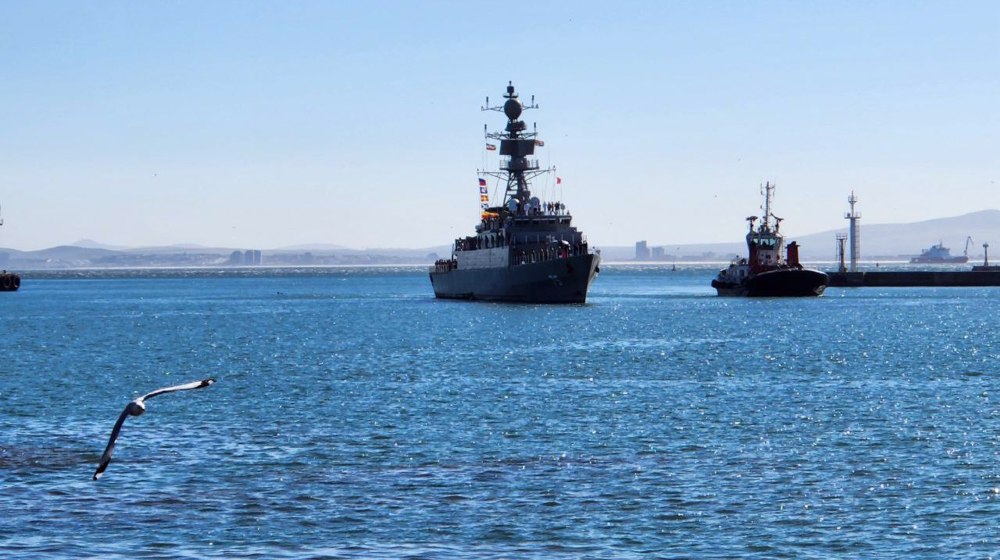 Les navires de guerre Makran et Dena de la marine iranienne ont accosté dans le port du Cap, le 31 mars 2023. ©IRIB News
