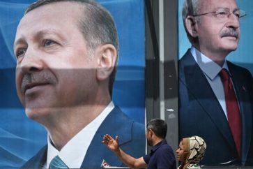 Erdogan et Kiliçdaroglu voteront à la mi-journée, le premier à Istanbul, le second à Ankara. Les premières estimations officielles sont attendues quatre heures plus tard.