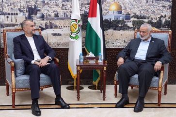 Rencontre entre Hossein Amir-Abdollahian, ministre iranien des Affaires étrangères (g), et Ismaïl Haniyeh, chef du bureau politique du Hamas. ©Fars News