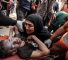 Une mère palestinienne pleurant son fils tué par les bombardements israéliens contre Gaza