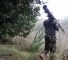 Un combattant du Hezbollah s’approchant de la base israélienne de Ramiya pour y tirer un projectile.