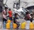 Des enfants palestiniens font la queue pour obtenir de l’eau à Rafah, dans le sud de la bande de Gaza, le 19 avril 2024. ©AFP