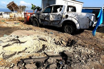 Un cratère marque l'impact d'une explosion au quartier général de la FINUL à Naqoura.