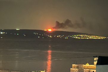 Un char israélien de type Merkava incendié par les tirs du Hezbollah, dans les hauteurs de Labbouneh.