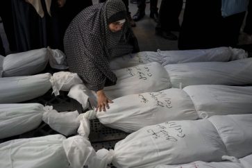 Une Palestinienne pleure ses proches tués dans le bombardement israélien de la bande de Gaza. ©AP/Archives