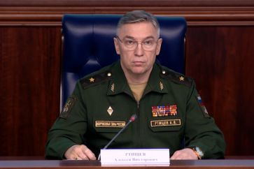 Alexeï Rtichtchev, commandant adjoint des troupes de défense radiologique, chimique et biologique des forces armées de la Fédération de Russie, lors du briefing du ministère russe de la Défense sur les activités biologiques de l'armée américaine. Crédit : Ministère russe de la Défense