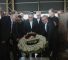 Le ministre iranien des Affaires étrangères, Abbas Araghchi (au centre) dépose une gerbe sur la tombe de Sayyed Hassan Nasrallah, défunt secrétaire général du Hezbollah libanais, dans la banlieue sud de Beyrouth, au Liban, le mardi 3 juin 2025. ©AP