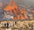 Des colons incendient des terres agricoles palestiniennes en Cisjordanie occupée, le 4 juillet 2025.